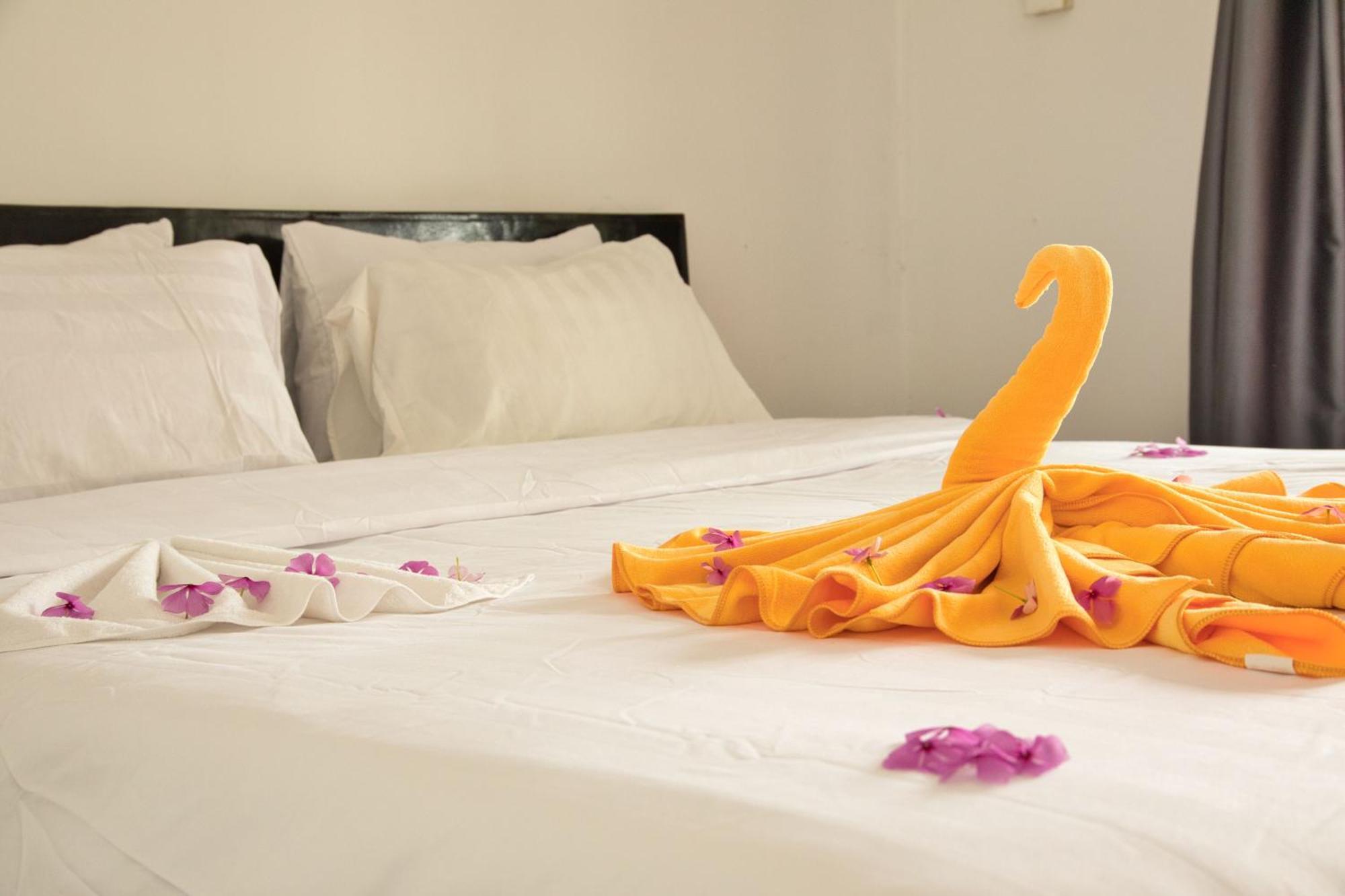 Koh Rong Beach Hostel And Bungalows Kaoh Touch Bagian luar foto