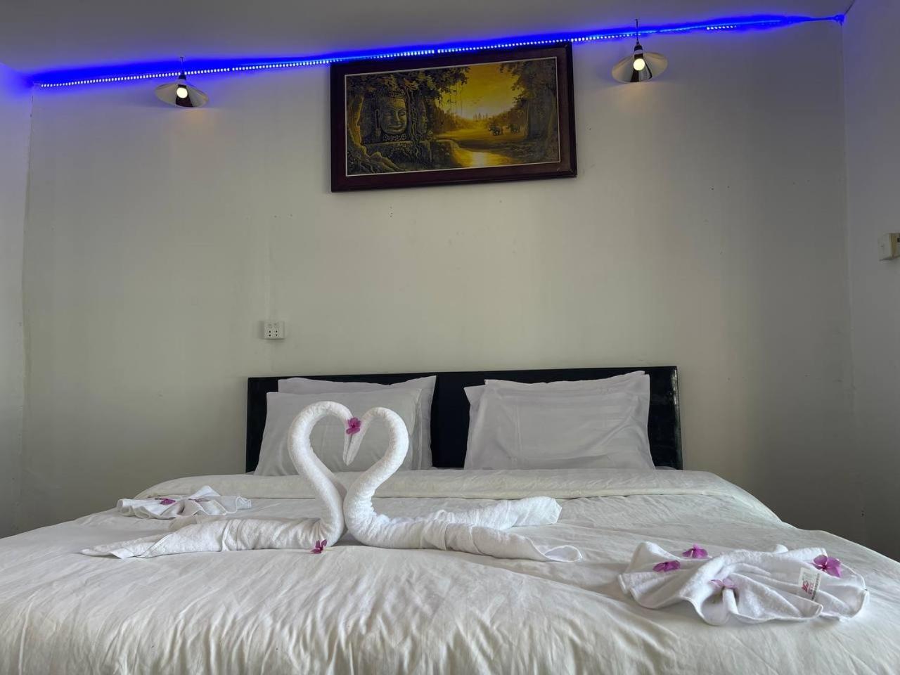 Koh Rong Beach Hostel And Bungalows Kaoh Touch Bagian luar foto