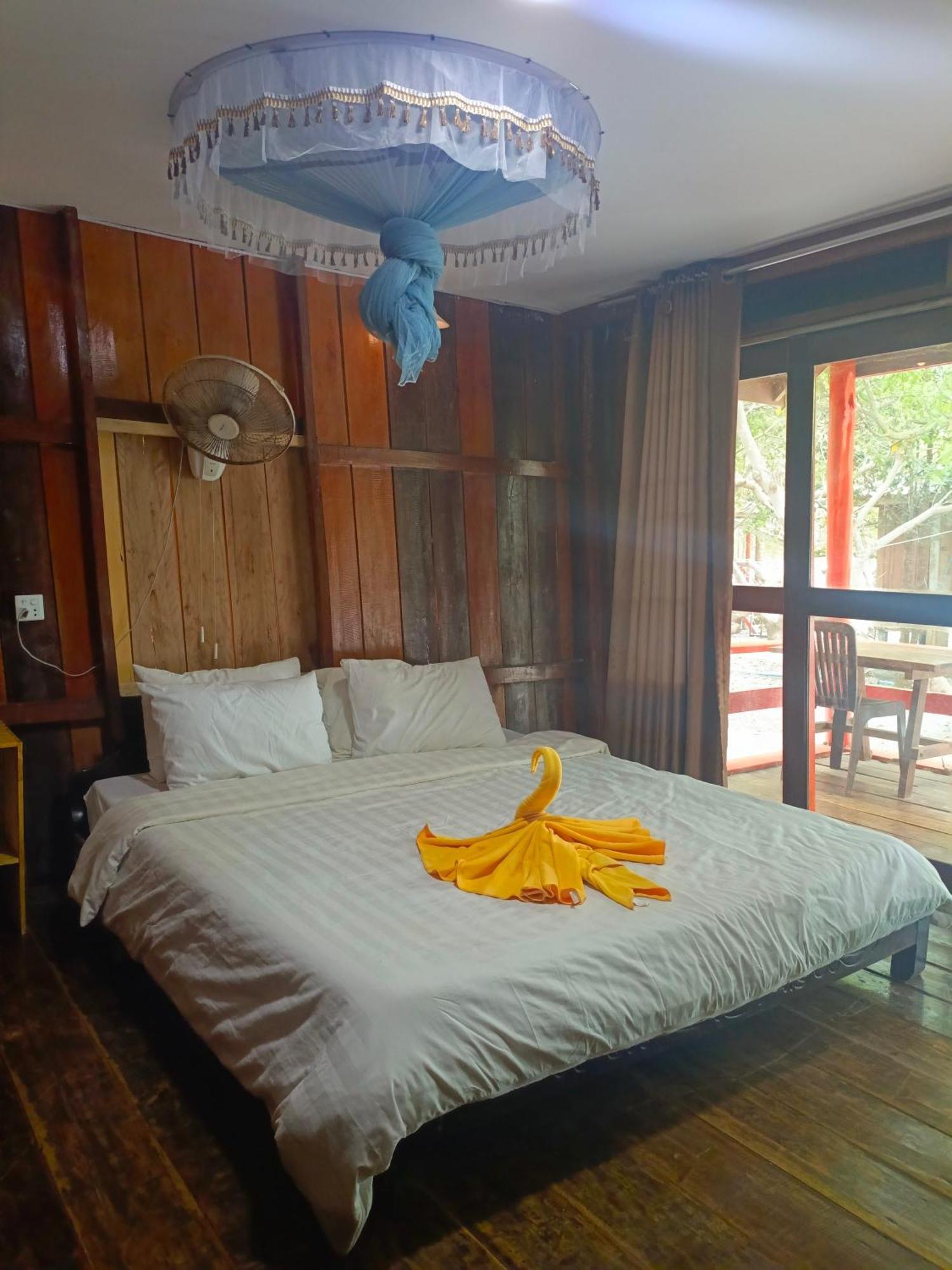 Koh Rong Beach Hostel And Bungalows Kaoh Touch Bagian luar foto