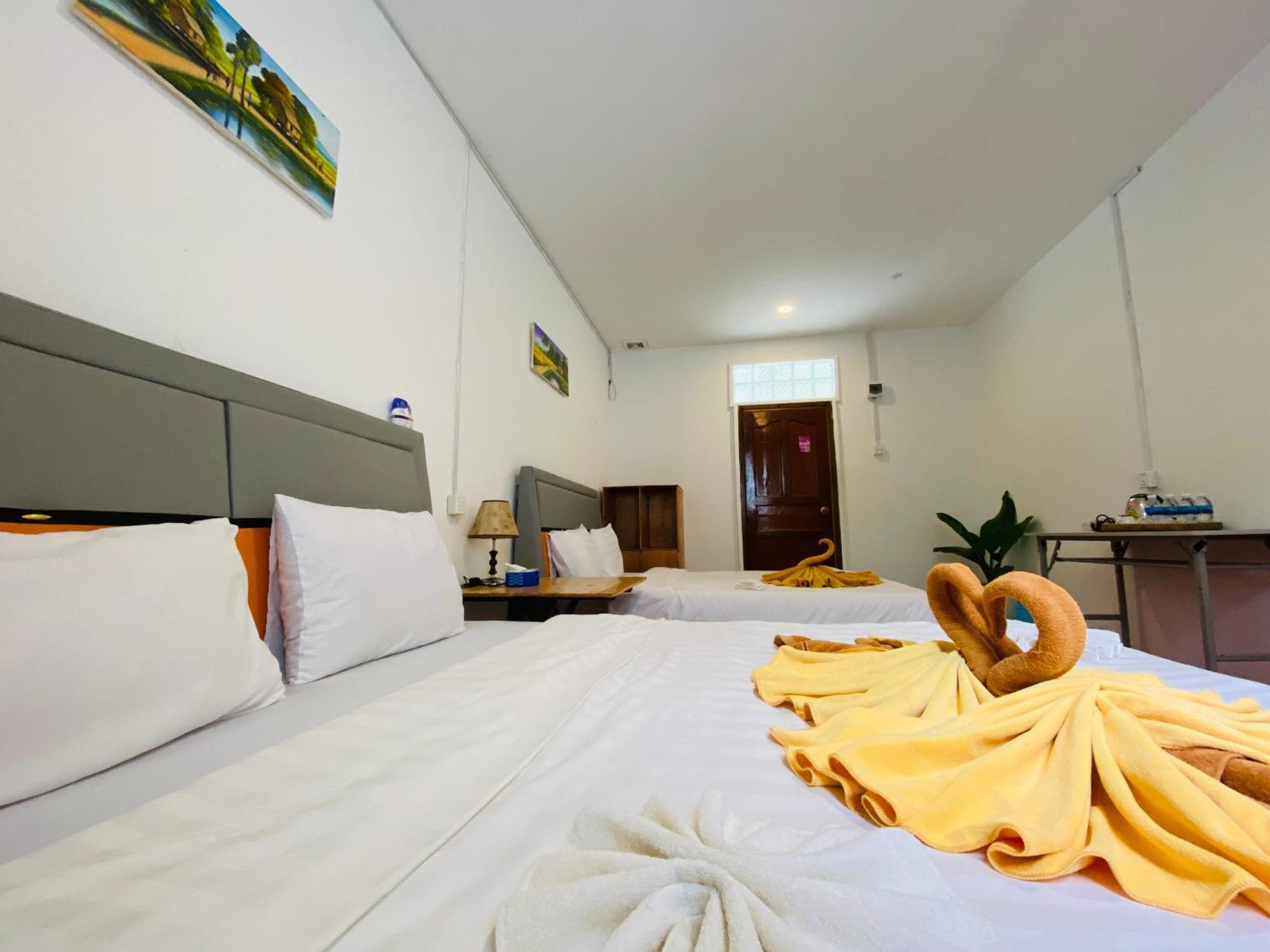 Koh Rong Beach Hostel And Bungalows Kaoh Touch Bagian luar foto